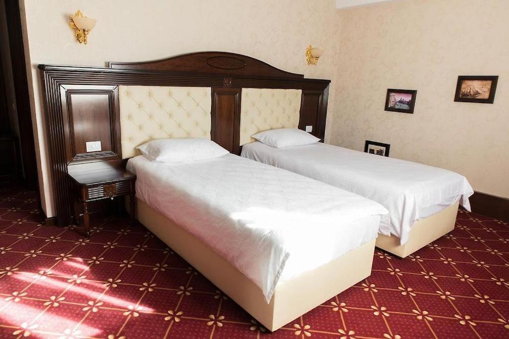 Cazare Plopii Fara Sot Iasi Esterno foto