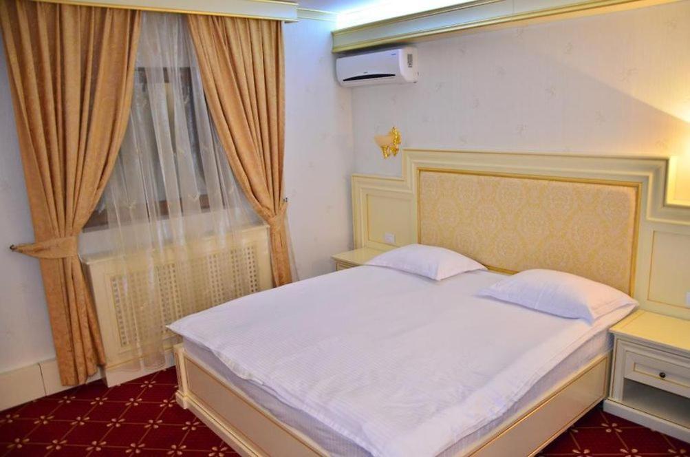 Cazare Plopii Fara Sot Iasi Esterno foto