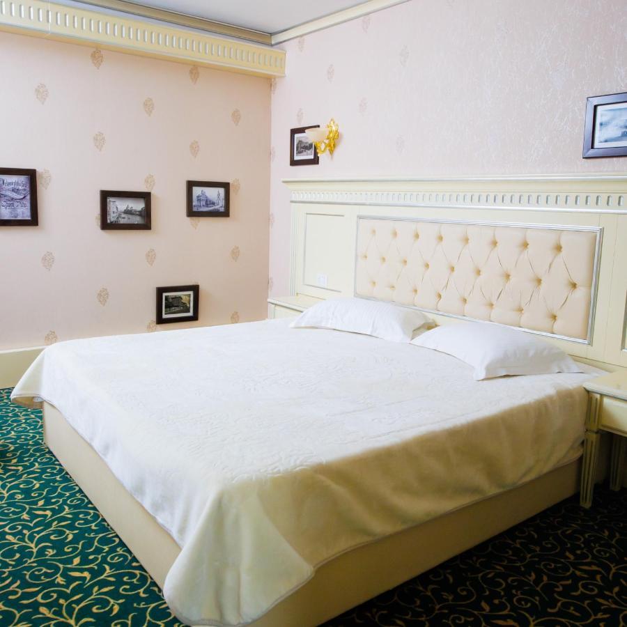 Cazare Plopii Fara Sot Iasi Esterno foto