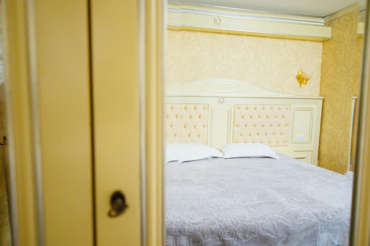 Cazare Plopii Fara Sot Iasi Esterno foto