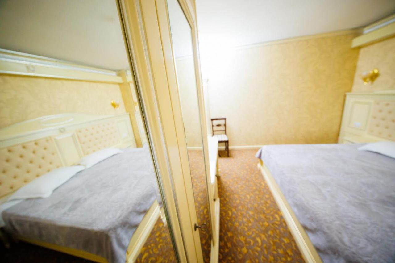 Cazare Plopii Fara Sot Iasi Esterno foto