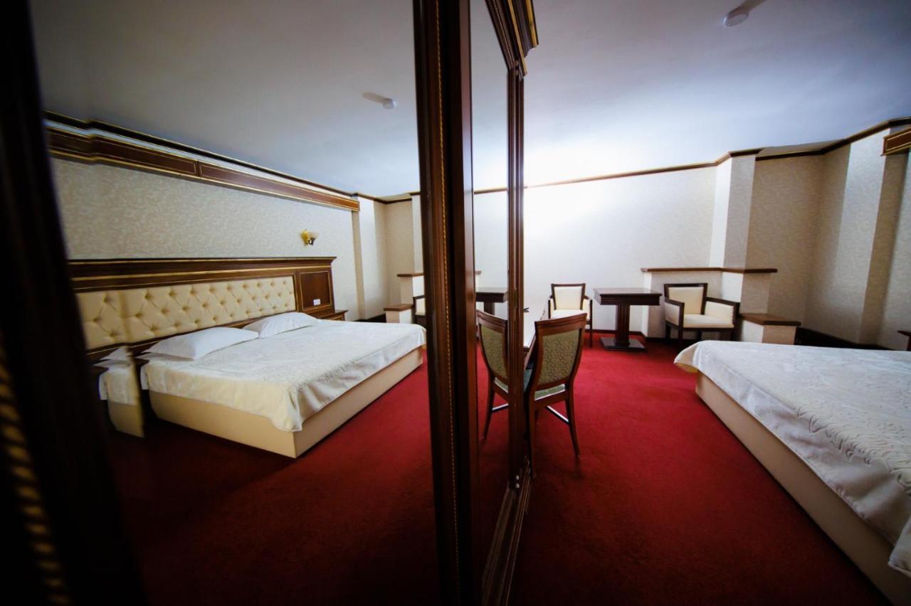 Cazare Plopii Fara Sot Iasi Esterno foto